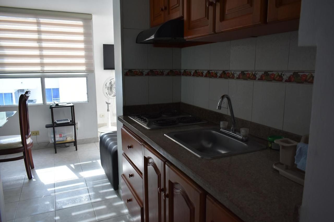 En Edificio El Conquistador Sector El Laguito - By Corfeinco Apartamento
