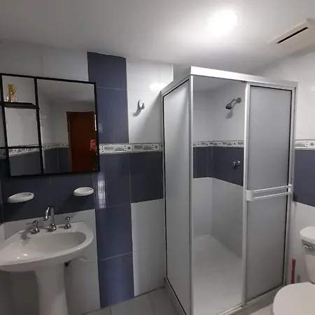 Apartamento En Edificio El Conquistador Sector El Laguito - By Corfeinco